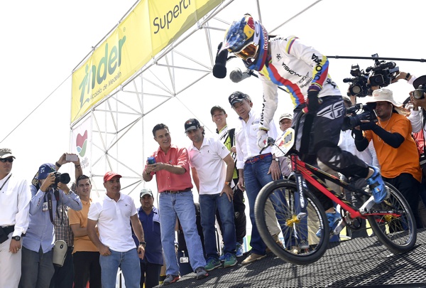 Pista de supercross Mariana Pajón - Santos - Medellín Pista de supercross Mariana Pajón - Santos - Medellín1