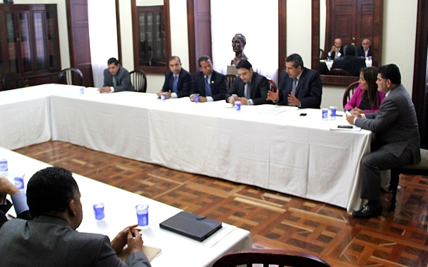 Reunión de la Bancada del Pacífico / Prensa Senado Sector Azucarero Senado