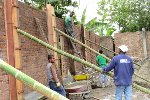 Construcción de muro de protección - Escuela Manuela Beltrán - La Lomita Construcción de muro de protección - Escuela Manuela Beltrán - La Lomita