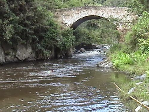 Esta ubicado sobre el río Quilcacé en la Vereda Quilichao al sur del municipio de Timbìo Esta ubicado sobre el río Quilcacé en la Vereda Quilichao al sur del municipio de Timbìo 1
