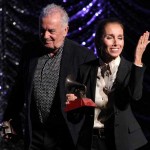 Los cantantes Ana Belén y Víctor Manuel reciben el Grammy en Las Vegas