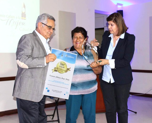 María Paja, mamá de la Mujer Cafam Cauca 2015 - 2016. Mamá de la Mujer Cafam Cauca 2015 - 2016.