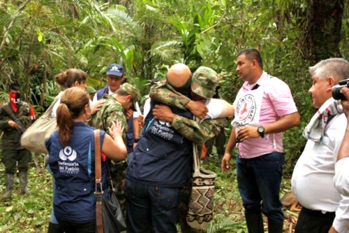 Soldados liberados por el ELN en Arauca Soldados liberados por el ELN en Arauca