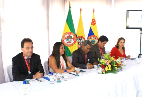 UNA SALUD JUSTA Y CON EQUIDAD PARA COLOMBIA - Asmet Salud UNA SALUD JUSTA Y CON EQUIDAD PARA COLOMBIA - Asmet Salud