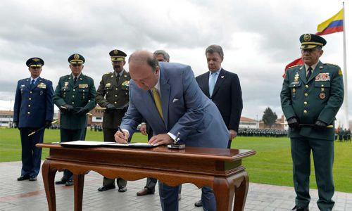 Ministro de Defensa, Luis Carlos Villegas 151219_Ascensos_8_1800