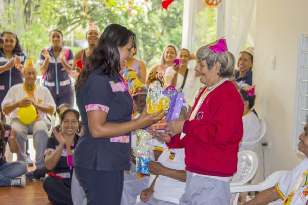 Comfacauca llevó alegría a los adultos mayores de Quilichao Comfacauca llevó alegría a los adultos mayores de Quilichao1