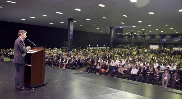 Los alcaldes y gobernadores son los socios de la paz desde las regiones - Santos Los alcaldes y gobernadores son los socios de la paz desde las regiones - Santos
