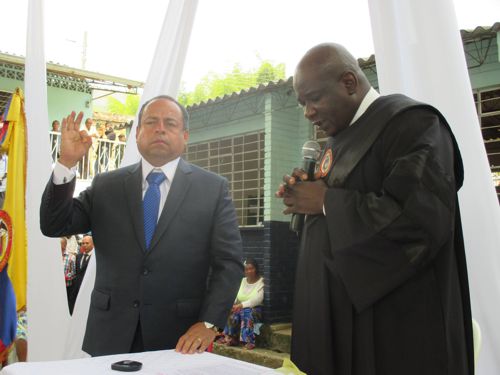 Licenciado Hernando Ramírez, alcalde de Suárez Posesion Suarez 6