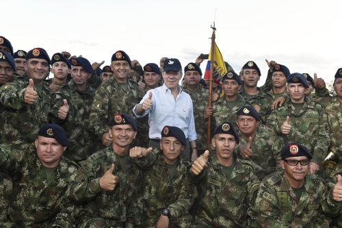 ¡Vivan nuestras Fuerzas Armadas! ¡Feliz Navidad! VisitaTolemaida
