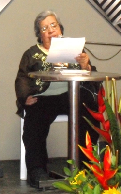 DOBLE MADRE Y POETA - Beatriz Castelblanco DOBLE MADRE Y POETA