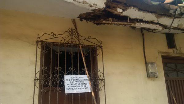 Derrumbe de casa frente a la escuela Rafael Tello Derrumbe de casa frente a escuela Tello 2