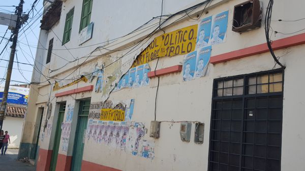 Edificio oficial a punto de venirse abajo en el centro de Santander de Quilichao. Edificio oficial 3