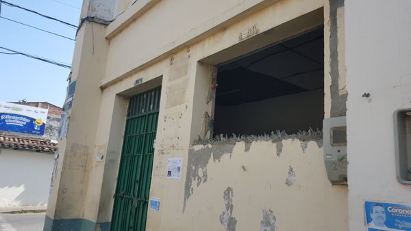 Edificio oficial a punto de venirse abajo en el centro de Santander de Quilichao. Edificio oficial 4