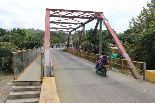 Puente sobre el río Palo, en el corregimiento El Palo, municipio de Caloto. El Palo 6