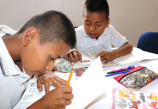 Kits escolares, estudiantes del Cauca Kits escolares, estudiantes del Cauca