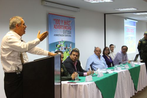 general Nelson Ramírez Suárez, comandante de la Policía Metropolitana de Cali; Gloria Patricia Perdomo, delegada del MinTIC; y Carlos Augusto Mesa Díaz, procurador delegado para la descentralización y las entidades territoriales. Procurador 2