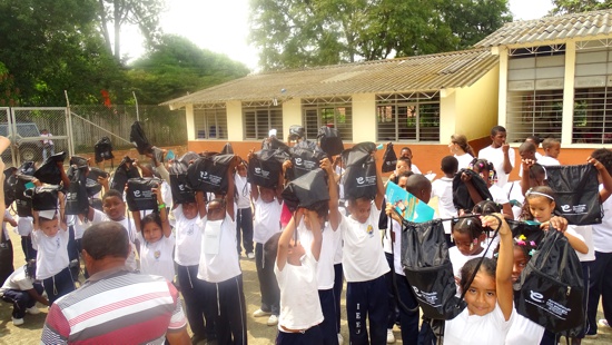 Entregan kits escolares en Caloto, Cauca Entregan kits estudiantiles en Caloto, Cauca1