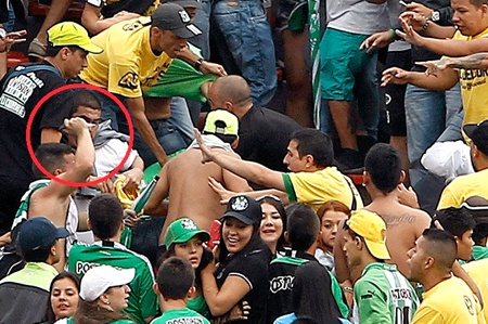 Enfrentamientos entre hinchas del Nacional y Bucaramanga Enfrentamientos entre hinchas del Nacional y Bucaramanga