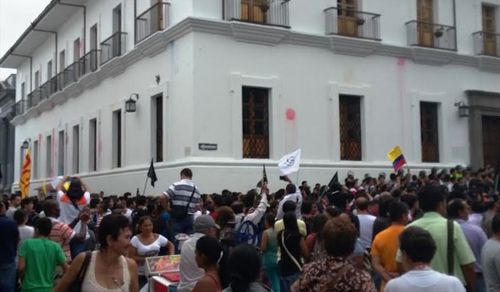 La Ciudad Blanca con un panorama oscuro