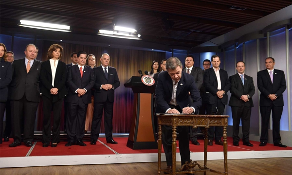 Firma decreto plebiscito