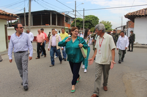 La ministra de Cultura recorre las calles del Municipio de Corinto. Ministra Cultura Corinto 6