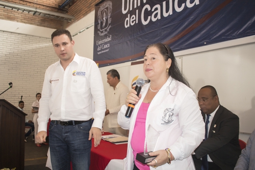Francisco Cardona, ministro de educación (e) y Patricia E. Vélez Varela, doctora en Ciencias Biomédicas. centro-internacional-para-diagnosticar-enfermedades-4