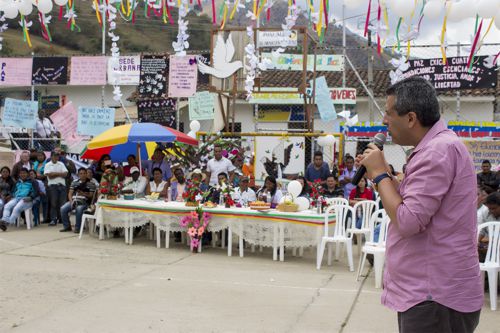 Senador Luis Fernando Velasco Chaves en Jambaló luis-fernando-velasco-chaves
