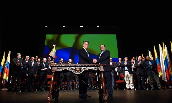 firma-acuerdo-final-2
