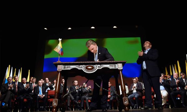 El Presidente Juan Manuel Santos firmó ante el país y ante el mundo un nuevo Acuerdo de Paz firma-acuerdo-final-4