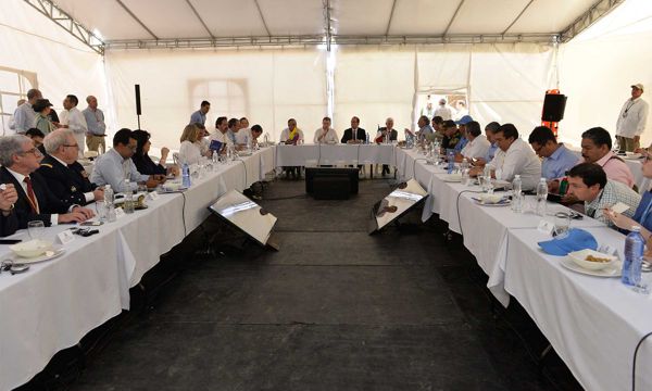 Presidente de Francia, François Hollande, acompañado por el Presidente Juan Manuel Santos. presientes-francia-colombia-10
