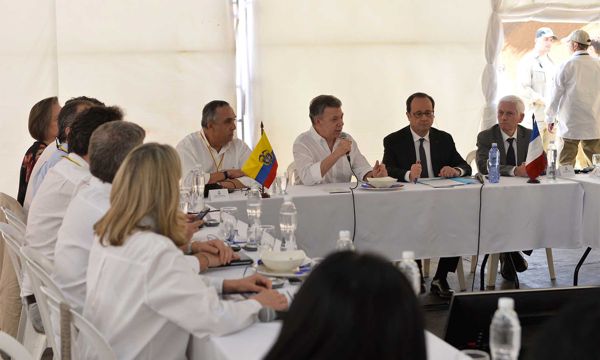 Presidente de Francia, François Hollande, acompañado por el Presidente Juan Manuel Santos. presientes-francia-colombia-11