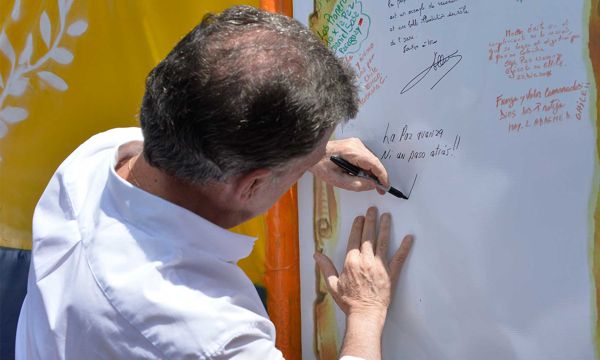 Presidente de Francia, François Hollande, acompañado por el Presidente Juan Manuel Santos. presientes-francia-colombia-4
