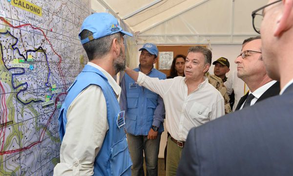 Presidente de Francia, François Hollande, acompañado por el Presidente Juan Manuel Santos. presientes-francia-colombia-6