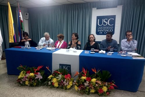 Aparecen de izquierda a derecha Ana Cecilia Campo, María Eugenia de Velasco, Édgar Delgado, Claudia Rodas, Gloria Cepeda, Leopoldo de Quevedo, conferencista, Hilda Pardo, Myriam Cerón, Ruth Cepeda y Lucy Amparo Bastidas. Esperanza Leal estaba tomando la foto.