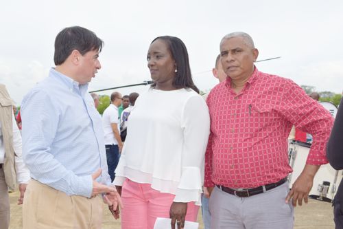 Ministro Cristo Bustos, alcaldesa Yenni Nair Gómez y el alcalde de Miranda, Leonardo Valencia.