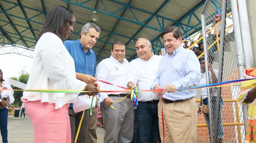 Alcaldesa de Villa Rica, Jenny Nair Gómez; senador Luis Fernando Velasco Chaves; gobernador del Cauca, Oscar Rodrigo Campo Hurtado; representante a la Cámara Carlos Julio Bonilla Soto y el ministro del Interior, Juan Fernando Cristo Bustos.