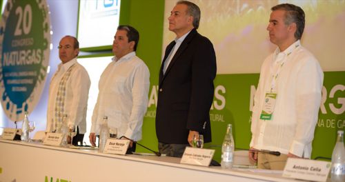 Expresidente de México, Felipe Calderón; ministro Minas y Energía, Germán Arce Zapata; vicepresidente de la República, Oscar Naranjo; y el presidente de Naturgas, Orlando Cabrales.