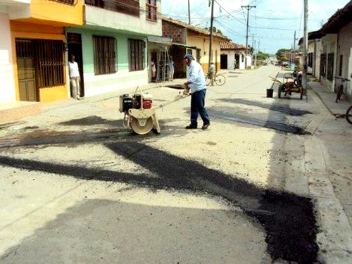 Tapan huecos para mejorar movilidad en Corinto