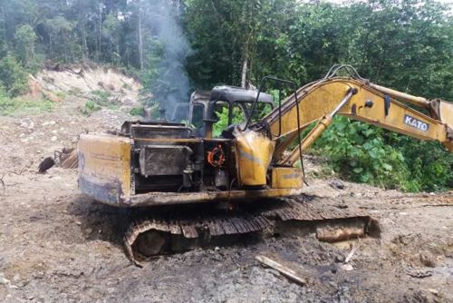 Maquinaria destruida por actividades de minería en Guapi (Cauca) / Foto Archivo Fuerza Naval del Pacífico Maquinaria destruida por actividades de minería en Guapi (Cauca)