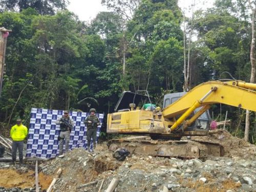 Maquinaria destruida por actividades de minería en Guapi (Cauca) / Foto Archivo Fuerza Naval del Pacífico