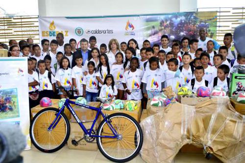 Los incentivos entregados para el Cauca fueron “tablets y tres equipos de dotación deportiva, cada uno con más de 60 artículos a las instituciones educativas de Jorge Eliecer Gaitán, de Guachené; Real Colegio San Francisco de Asis, de Popayán, y el colegio Simón Bolivar de Villa Rica, instituciones que lograron convertirse en las más ganadoras del departamento”. 
