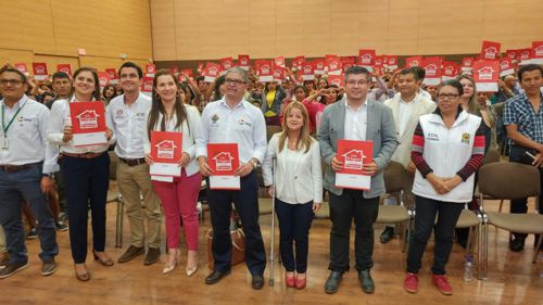 Ministra Noguera entregó títulos de propiedad en Popayán Ministra Noguera entregó títulos de propiedad en Popayán