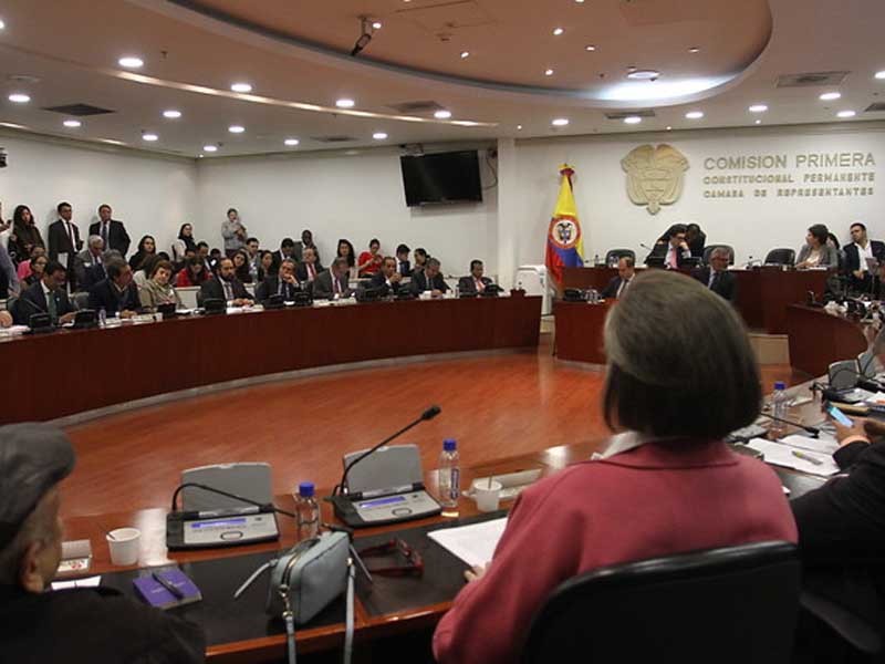 ESQUIZOFRENIA PARA IMPONER ASAMBLEA CONSTITUYENTE