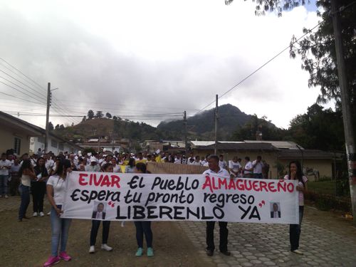 Almaguer reclama a su hijo secuestrado