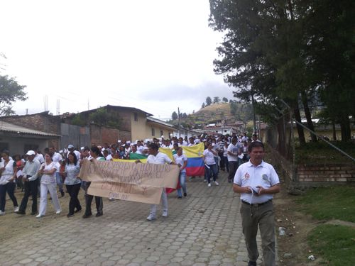 Almaguer reclama a su hijo secuestrado