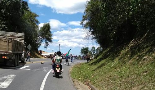 Indígenas bloquearon vía Panamericana entre Popayán y Cali