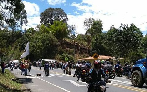 Indígenas bloquearon vía Panamericana entre Popayán y Cali