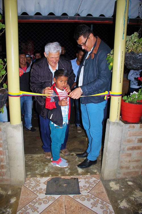 16 nuevas familias ahora tienen casa propia y estrenan escuela