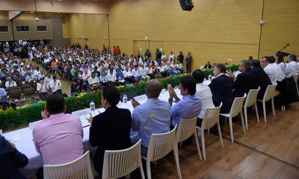 Contrato Plan del norte a Contrato Plan para la Paz El Presidente Juan Manuel Santos presentó la prórroga del Contrato Paz para el Cauca, que contempla importantes inversiones para beneficio de los 42 municipios del departamento.