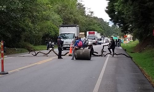Continúa tensión en vía Panamericana